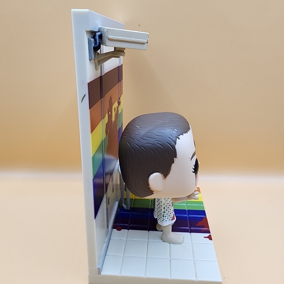 Funko Pop! Deluxe Stranger Things Eleven in the Rainbow Room - Picture 2 of 7